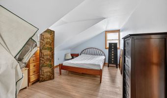 15 Hazen St, Chester, CT 06412