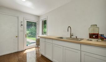 8 W Gate Dr, Bow, NH 03304