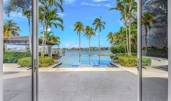 970 Aqua Cir, Naples, FL 34102