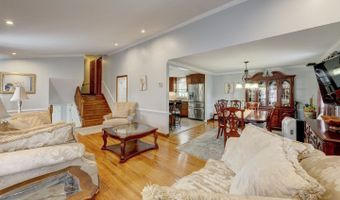 4 Lee Cir, Bloomfield, CT 06002