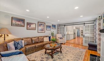 5 Trotter Ter, Belford, NJ 07718