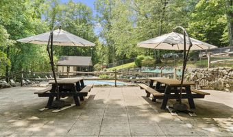 8 Carlisle Ct 8, Brookfield, CT 06804