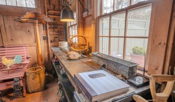 48 Old Searsport Ave, Belfast, ME 04915