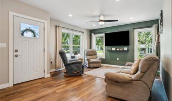 1102 E 2nd St, Anamosa, IA 52205