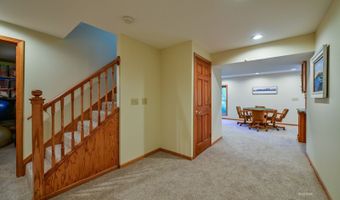 5 Warwick Ln, Athens, OH 45701