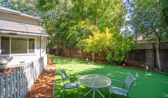 2318 S Hampton Cir, Santa Rosa, CA 95401