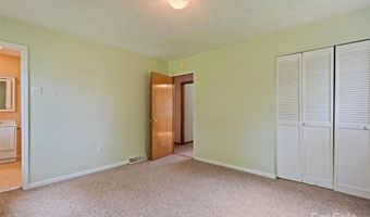 14 Fieldcrest Rd, Arden, NC 28704
