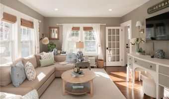 26 Vernon Ave, Newport, RI 02840