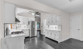 19 CENTER St, Barnegat, NJ 08005