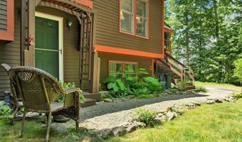 8 New London Dr, Barnstead, NH 03225