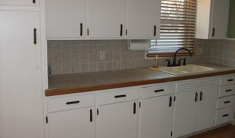 912 NE 10th Ave, Aberdeen, SD 57401