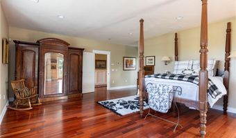 365 Boston Neck Rd, Narragansett, RI 02882