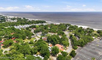 142 Kenmore Ave, Biloxi, MS 39531