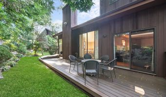 10 Morley Ct, Albertson, NY 11507