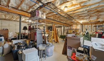 81 Golden View Dr, Johnston, RI 02919