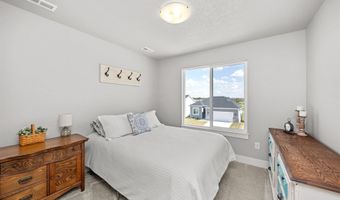 2226 Chan Dr, Adel, IA 50003
