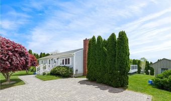 35 Willow Ave, Narragansett, RI 02882