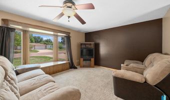 2013 E Sylvan Cir, Brandon, SD 57005