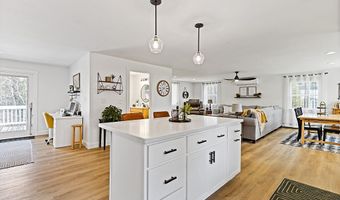 816 Riverside Dr, Augusta, ME 04330