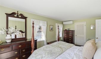194 New Meadow Rd, Barrington, RI 02806