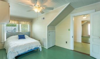 111 4th St, Apalachicola, FL 32320