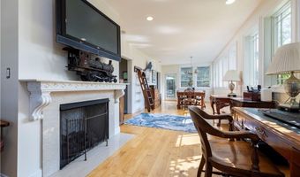 365 Boston Neck Rd, Narragansett, RI 02882