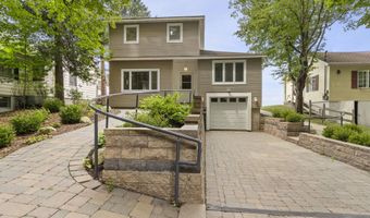 17646 S Ridgewood Dr, Arcadia, MI 49613