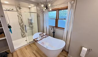 1049 Vine Ave, Riverside, IA 52327