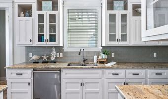 1009 Fiji Dr, Rockport, TX 78382