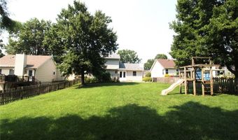 912 Oakwood Farms Ln, Ballwin, MO 63021
