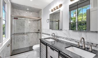 65 Bayview St, Aberdeen, NJ 07721