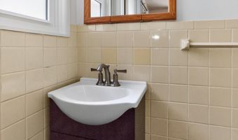 87 Buckingham Dr, Albany, NY 12208