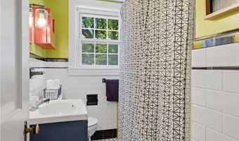 69 Roger Williams Ave, East Providence, RI 02916