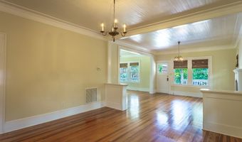 15 8th St, Apalachicola, FL 32320