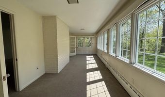 4 Noonan Ln, Albany, NY 12209