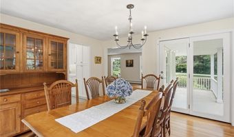 136 Holly Hills Ln, North Kingstown, RI 02874