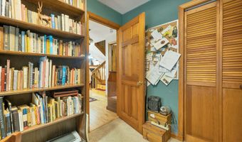 8 New London Dr, Barnstead, NH 03225