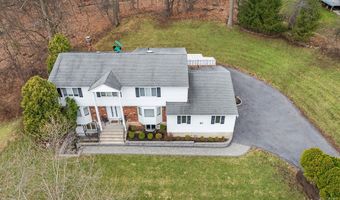 20 Algonquin Cir, Airmont, NY 10952
