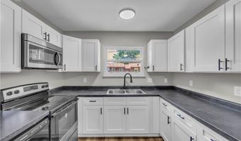 901 Jean Ave, Akron, OH 44310
