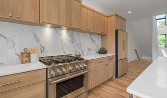 2777 Donna Dr, Columbus, OH 43220