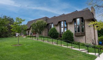672 Greenhills Dr, Ann Arbor, MI 48105