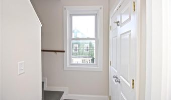668 Thames St 2, Newport, RI 02840