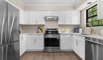 2250 Rivenoak Ct, Ann Arbor, MI 48103