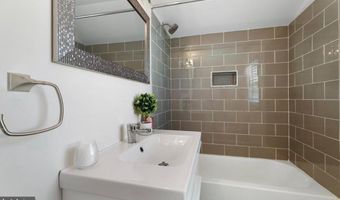 2000 S LANGLEY St, Arlington, VA 22204
