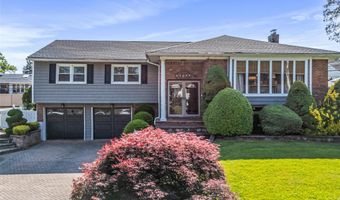 95 The Dell, Albertson, NY 11507