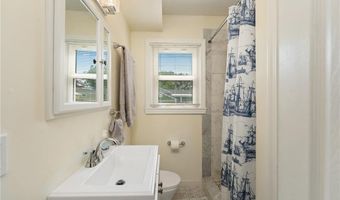 10 Philips Ave, Middletown, RI 02842