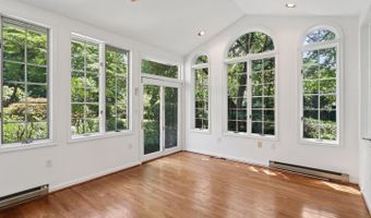 5110 DUVALL Dr, Bethesda, MD 20816