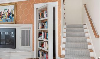 5 Hampden St, Barrington, RI 02806