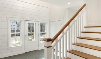 1 Knowlton Ct, Bristol, RI 02809
