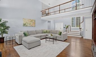 3 Newman Hill Dr, Andover, MA 01810